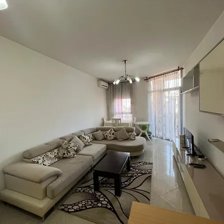 Daire James Apartment Tiran